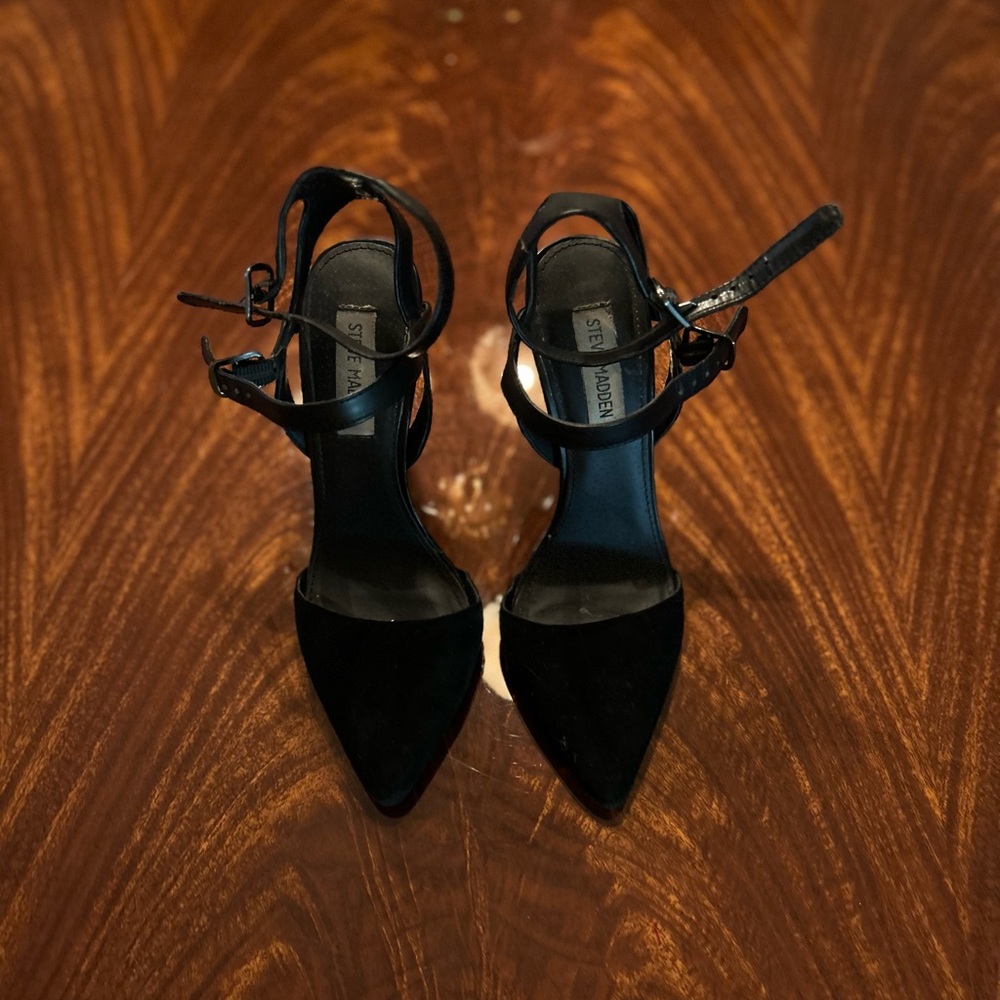 StEVE MADDEN suede heels